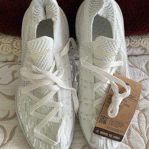 New NIKE shoes white NWT